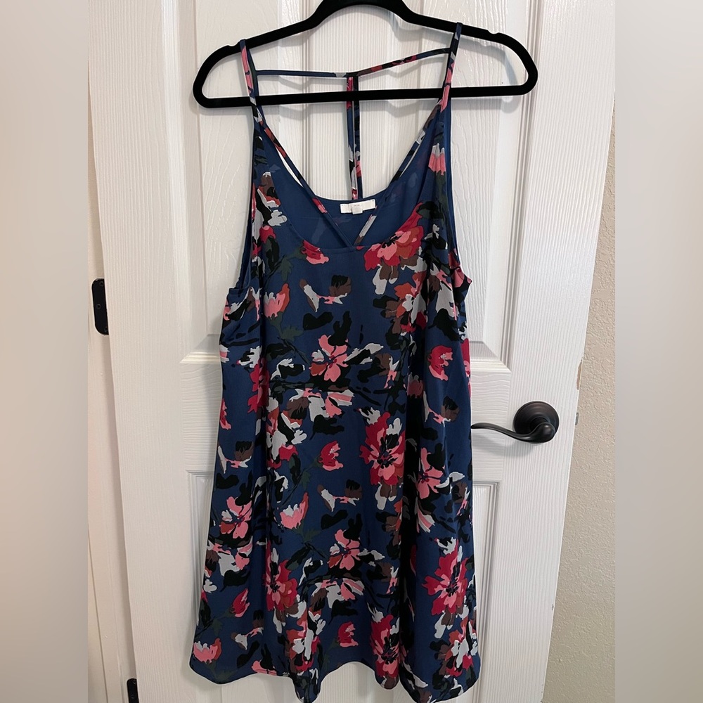 Floral v neck shift dress